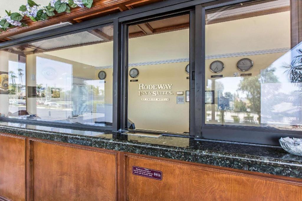 Rodeway Inn & Suites Canyon Lake-Menifee West Exterior foto
